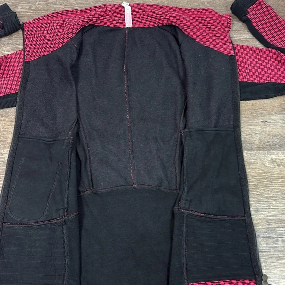Lululemon Radiant Jacket -Deep Dive Berry / Black Rumble Size 6
